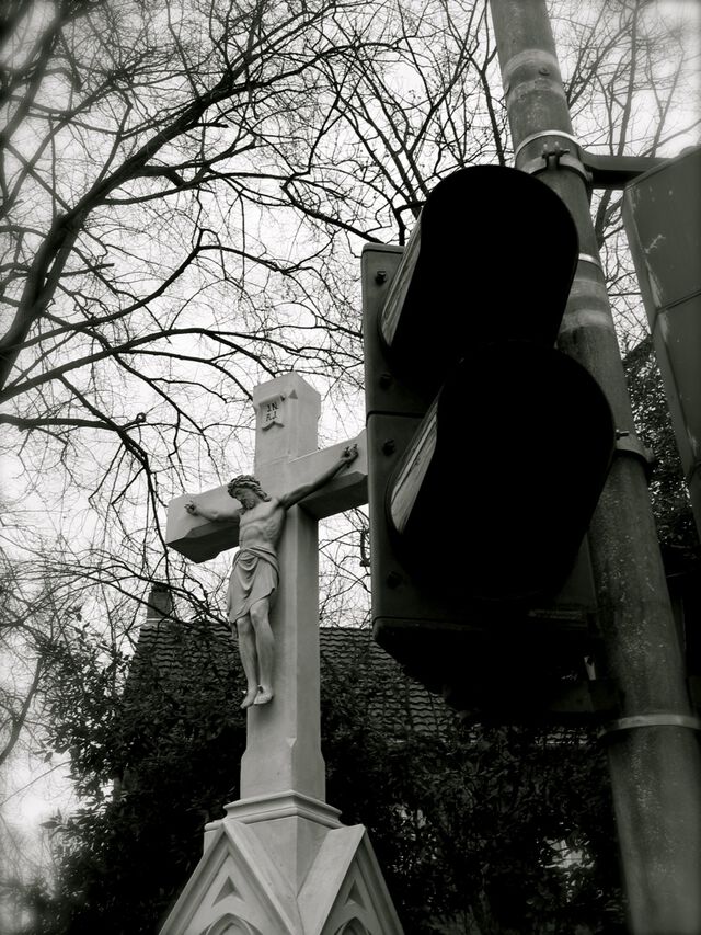 Kreuz und Ampel